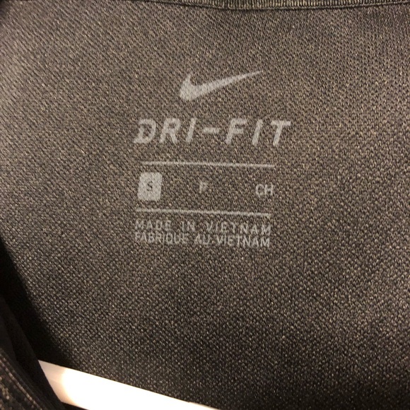 Nike Dry Fit - Picture 3 of 3